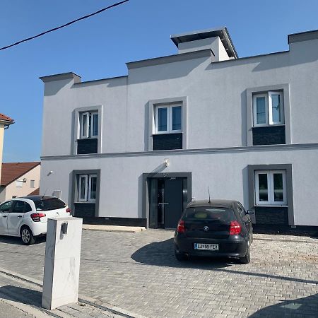 Prijetno Stanovanje Z Lastnim Parkiriscem. Samo 3 Km Od Centra Ljubljane. Laibach Exterior foto