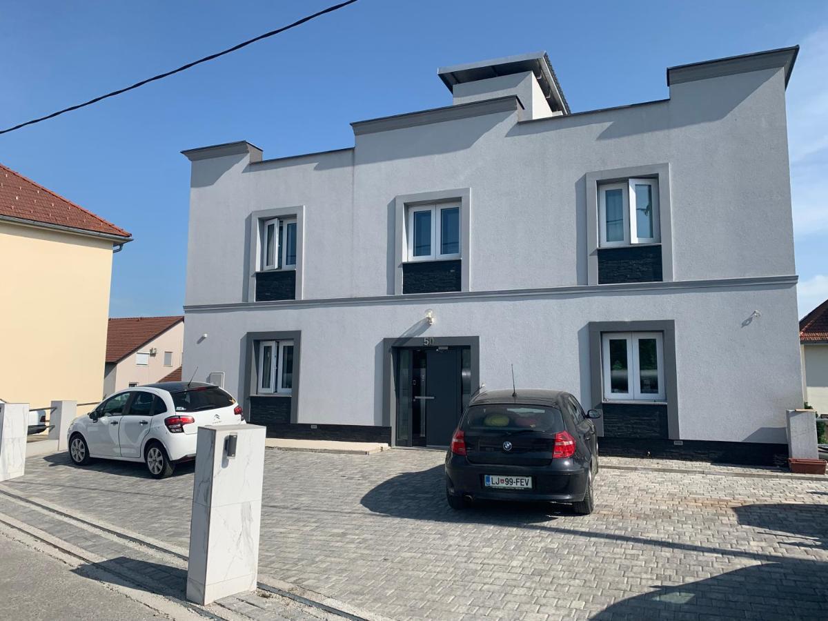 Prijetno Stanovanje Z Lastnim Parkiriscem. Samo 3 Km Od Centra Ljubljane. Laibach Exterior foto